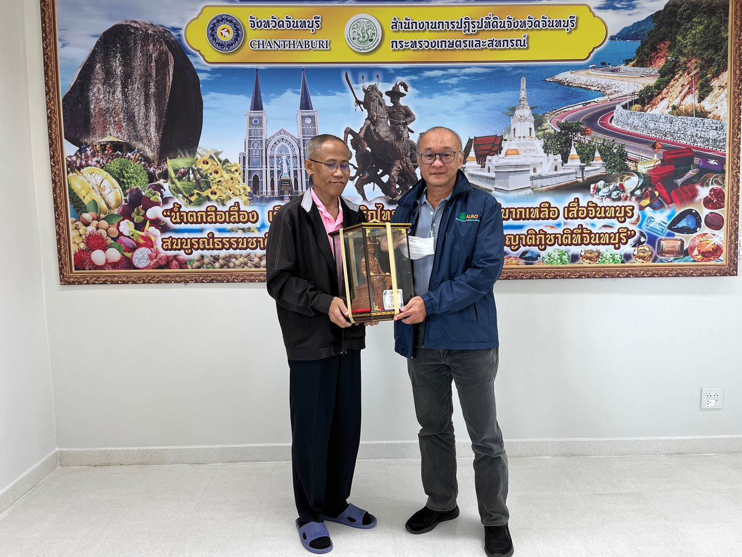 title - ผู้ตรวจราชการกรม ส.ป.ก. ลงพื้นที่เพื่อรับฟังปัญหาของเกษตรกรในโครงการจัดที่ดินแปลงเกษตรเกื้อกูลทับปะตีโมเดล และประชุมติดตามผลการดำเนินงานตามแผนการตรวจราชการ ส.ป.ก.จันทบุรี